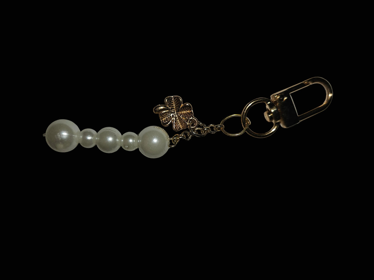 Clover Pearls Clasp Charm